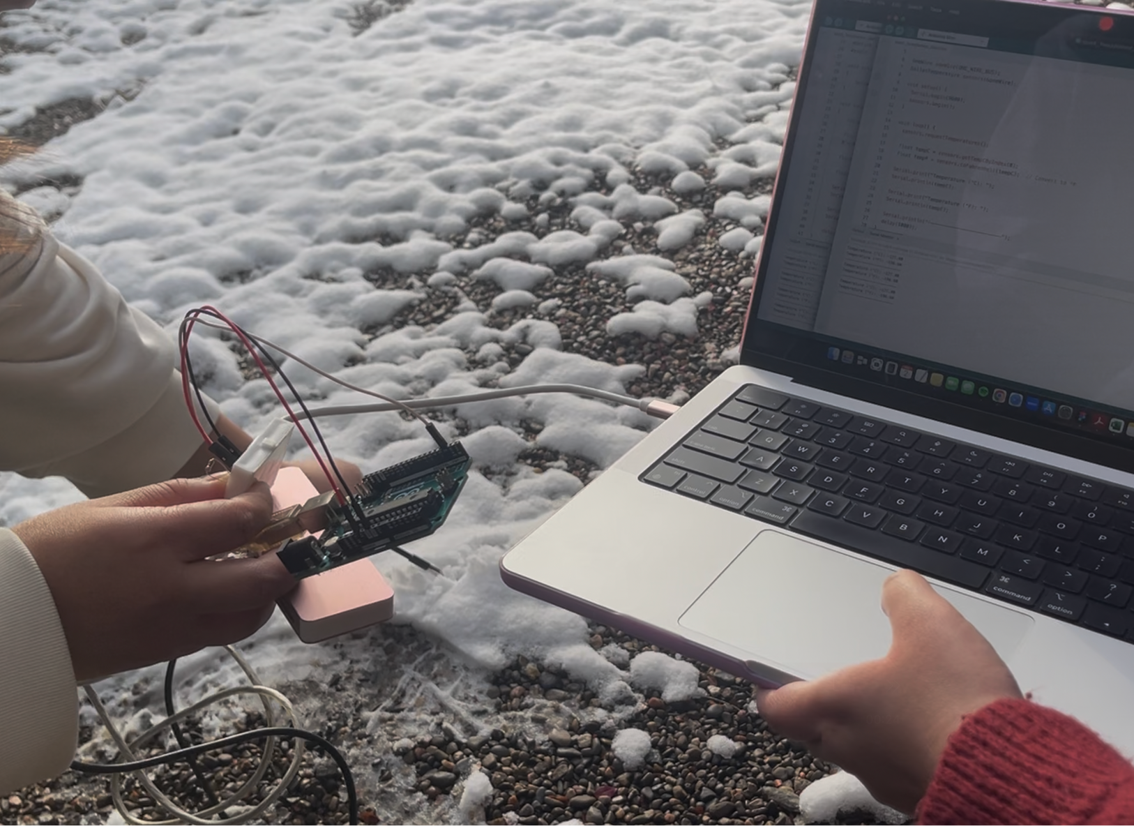 Testing the sensor in extremely cold temperature. If the data that appeared on the Serial Monitor continued to drop down to 0℃, then it is safe to assume that the sensor is recording correct temperatures.